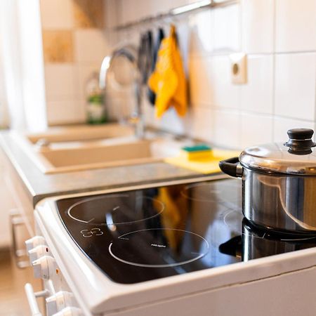 Modernes 2-Zimmer-Apartment Mit Balkon Und Netflix جينا المظهر الخارجي الصورة