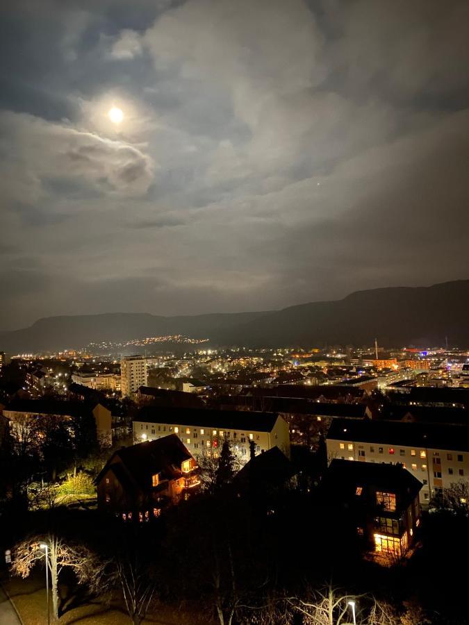 Modernes 2-Zimmer-Apartment Mit Balkon Und Netflix جينا المظهر الخارجي الصورة
