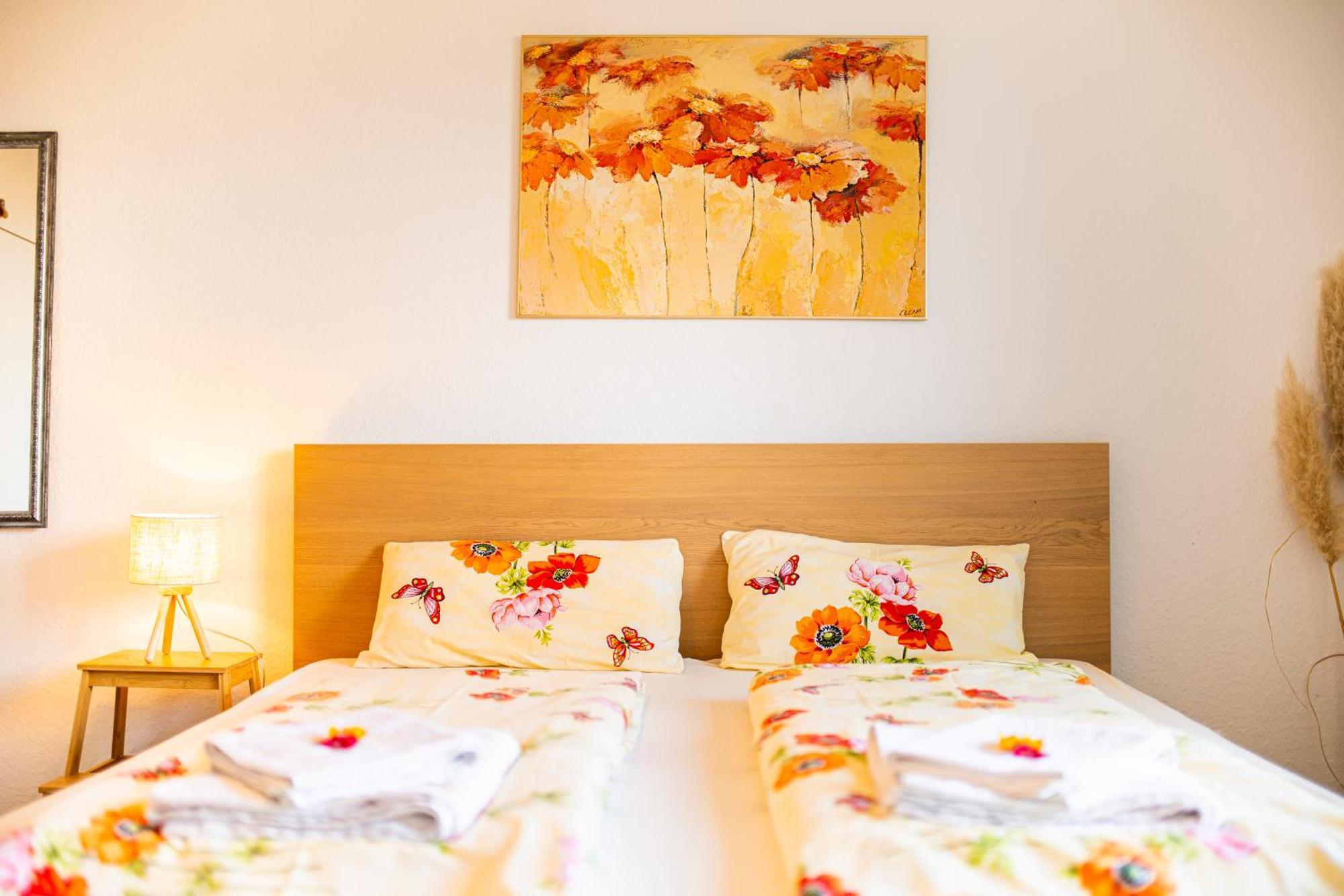 Modernes 2-Zimmer-Apartment Mit Balkon Und Netflix جينا المظهر الخارجي الصورة