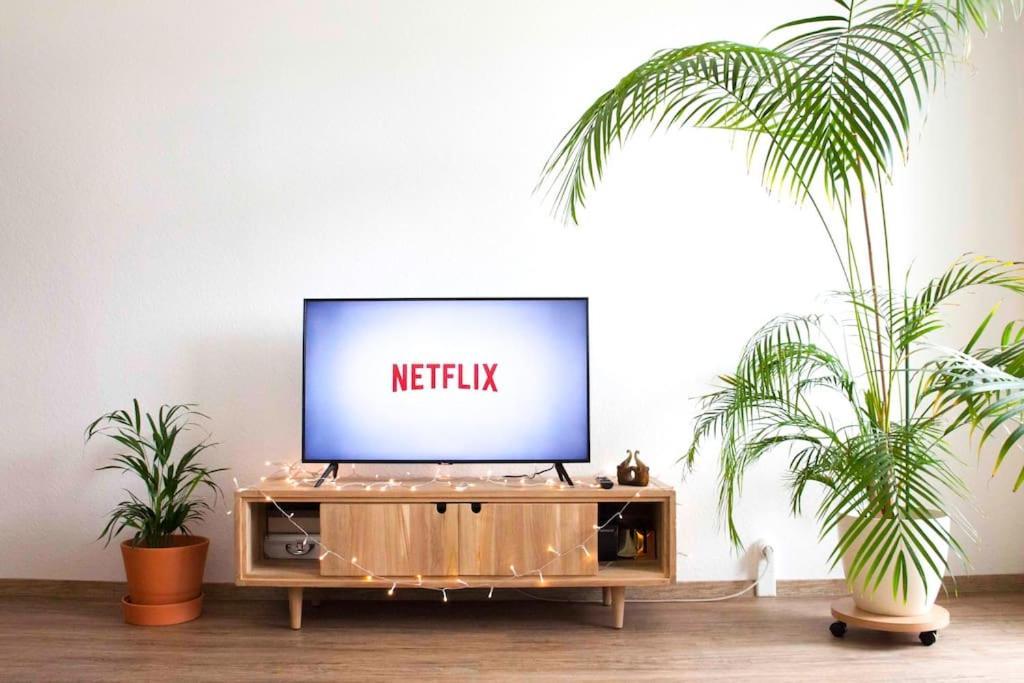 Modernes 2-Zimmer-Apartment Mit Balkon Und Netflix جينا المظهر الخارجي الصورة